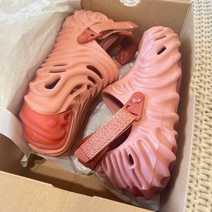 Salehe Bembury x Crocs collab Pale Blush